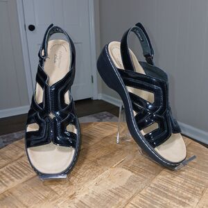 ​Clarks Collection Women's Black Patent Leather Wedge Sandals Size 8M Comfort